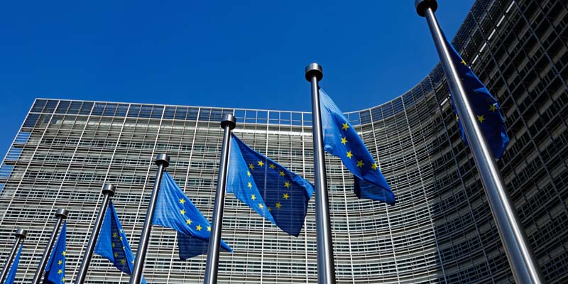 European-Commission-EU-flags-Brussels-c-shutterstock_2317670959.jpg