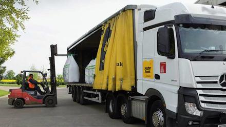 fertiliser-delivery-to-farm-c-tim-scrivener.jpg