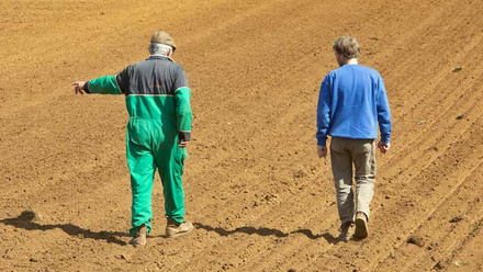 farmer-and-agronomist-field-walking-c-tim-scrivener.jpg